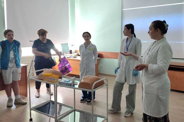 Профориентационную экскурсию для школьников провели в медицинском колледже НИУ «БелГУ»